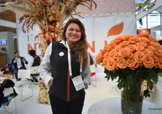 Laura Gomez of Naranjo Roses next to their exclusive variety, bred by De Ruiter; Naranjo. 